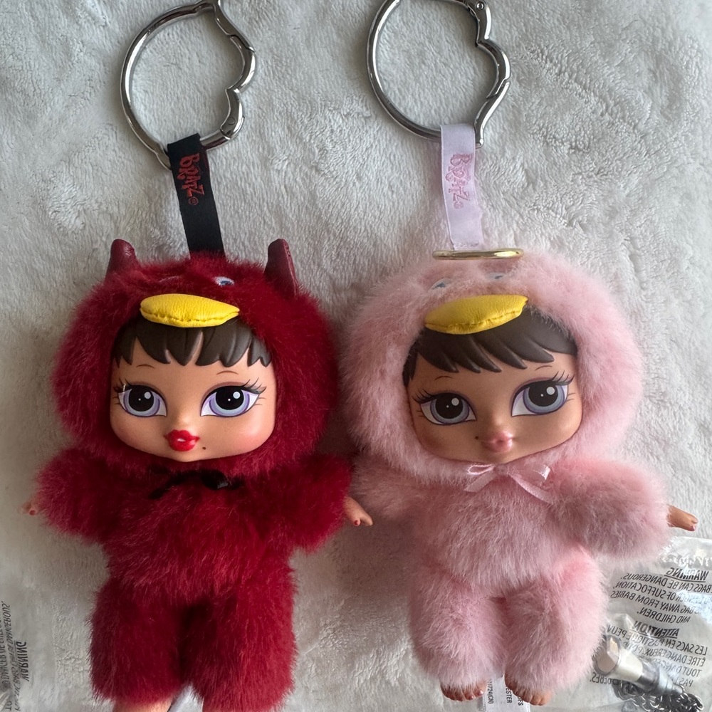 Bratziez secret twins Phoebe and Roxxi